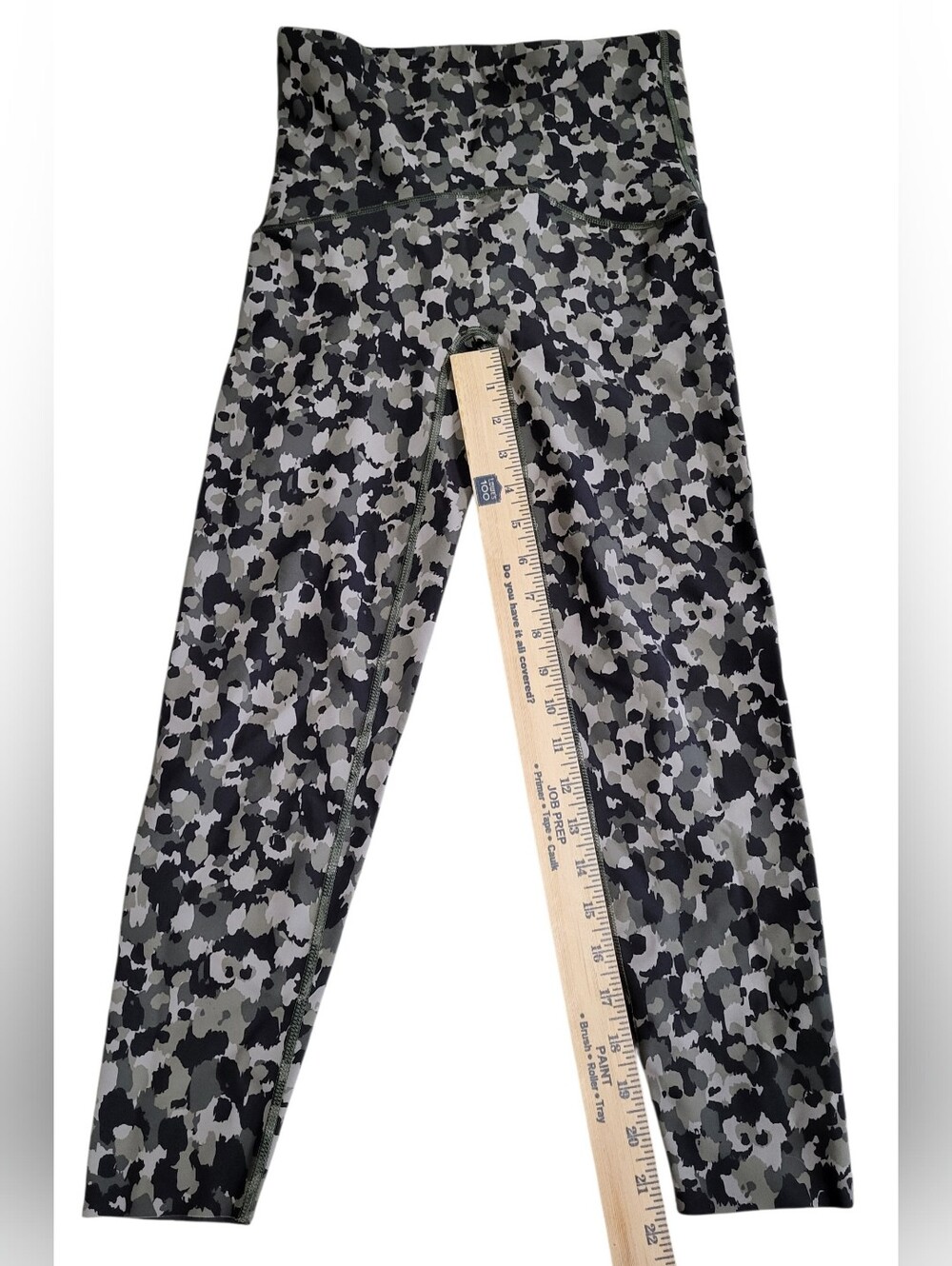 Spanx Booty Boost 7/8 Camo  Print Women's Leggings Size Medium 22"
